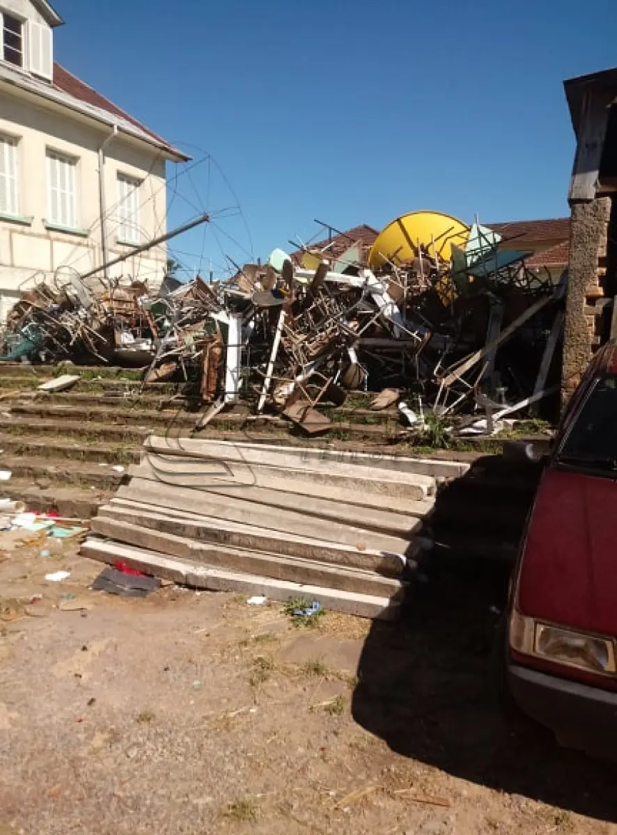 LOTE 005 - SUCATAS DE FERRO