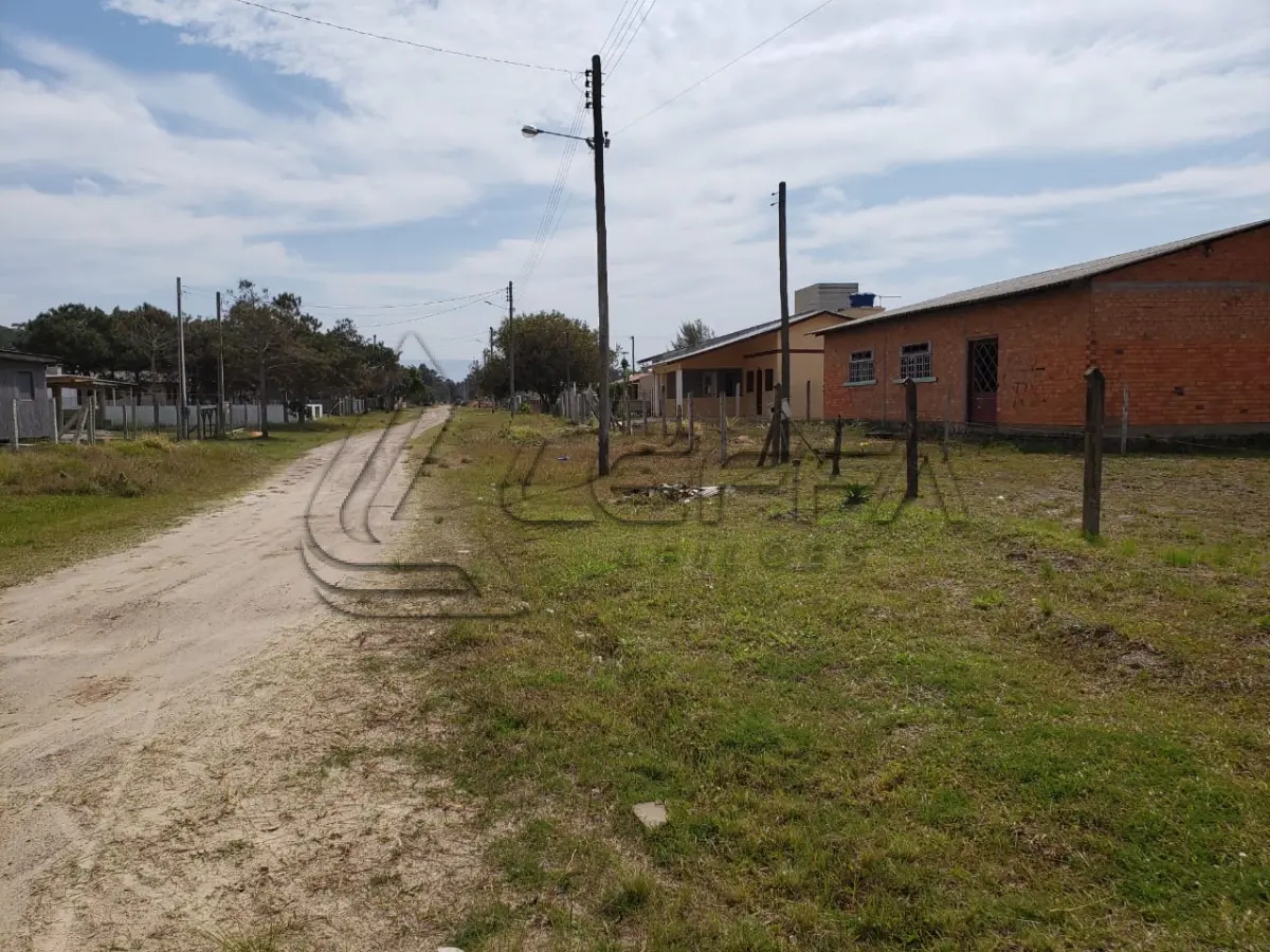 LOTE 001 - Terreno Urbano localizado na Praia Azul, lote 01 da quadra 25, em Arroio do Sal/RS