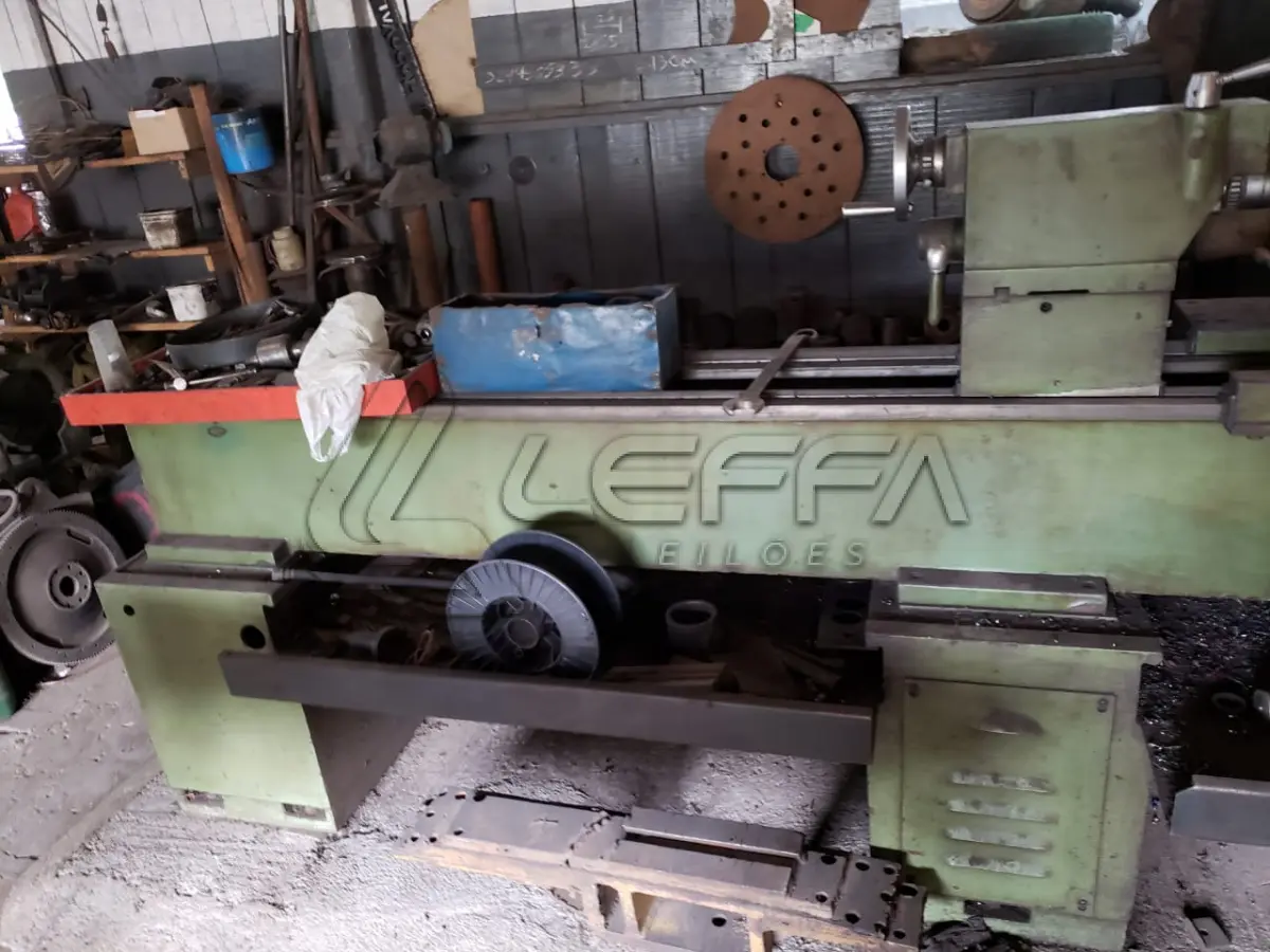 LOTE 010 - UM TORNO MECÂNICO, MARCA NARDINI, MODELO ND 325 CE