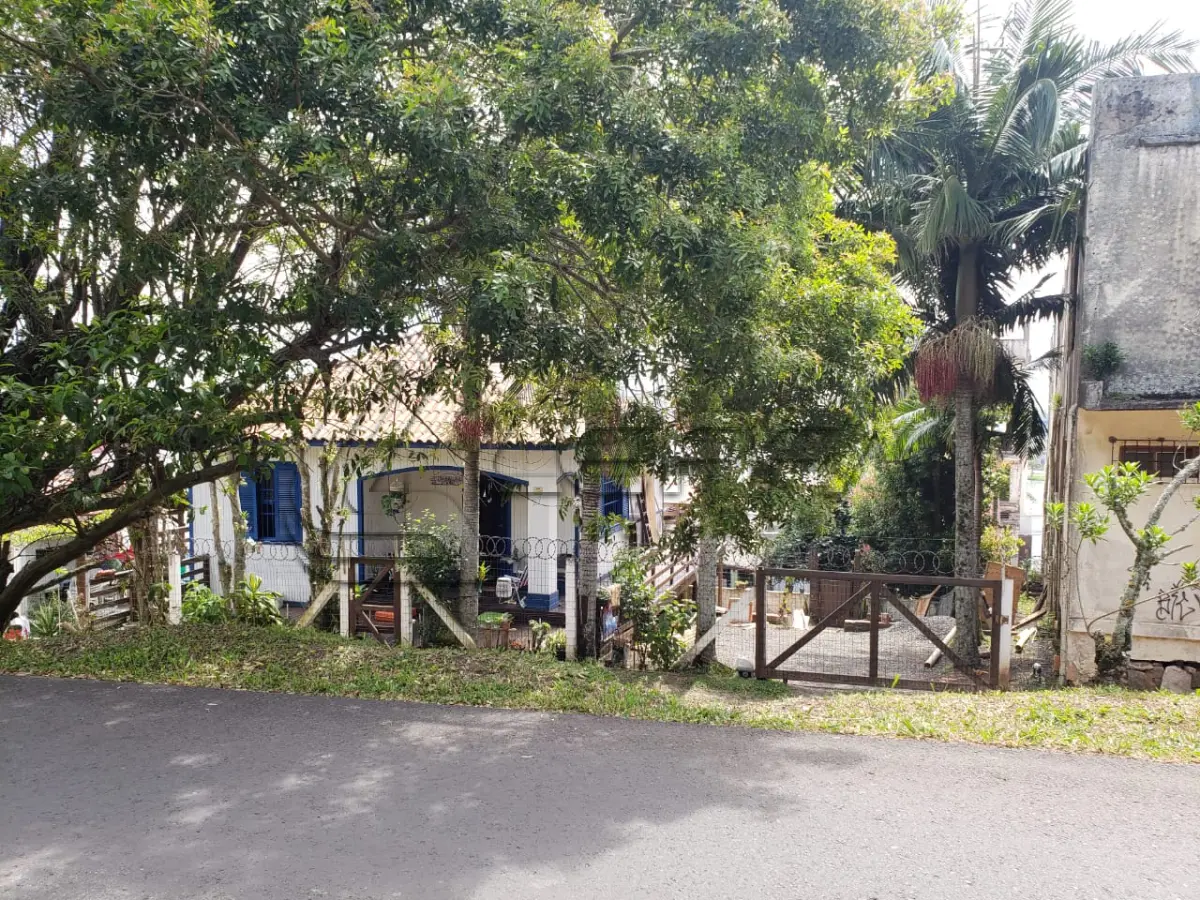 LOTE 001 - Terreno Urbano, na Rua Padre Lamônaco, em frente a Igreja São Domingos, no Centro em Torres/RS
