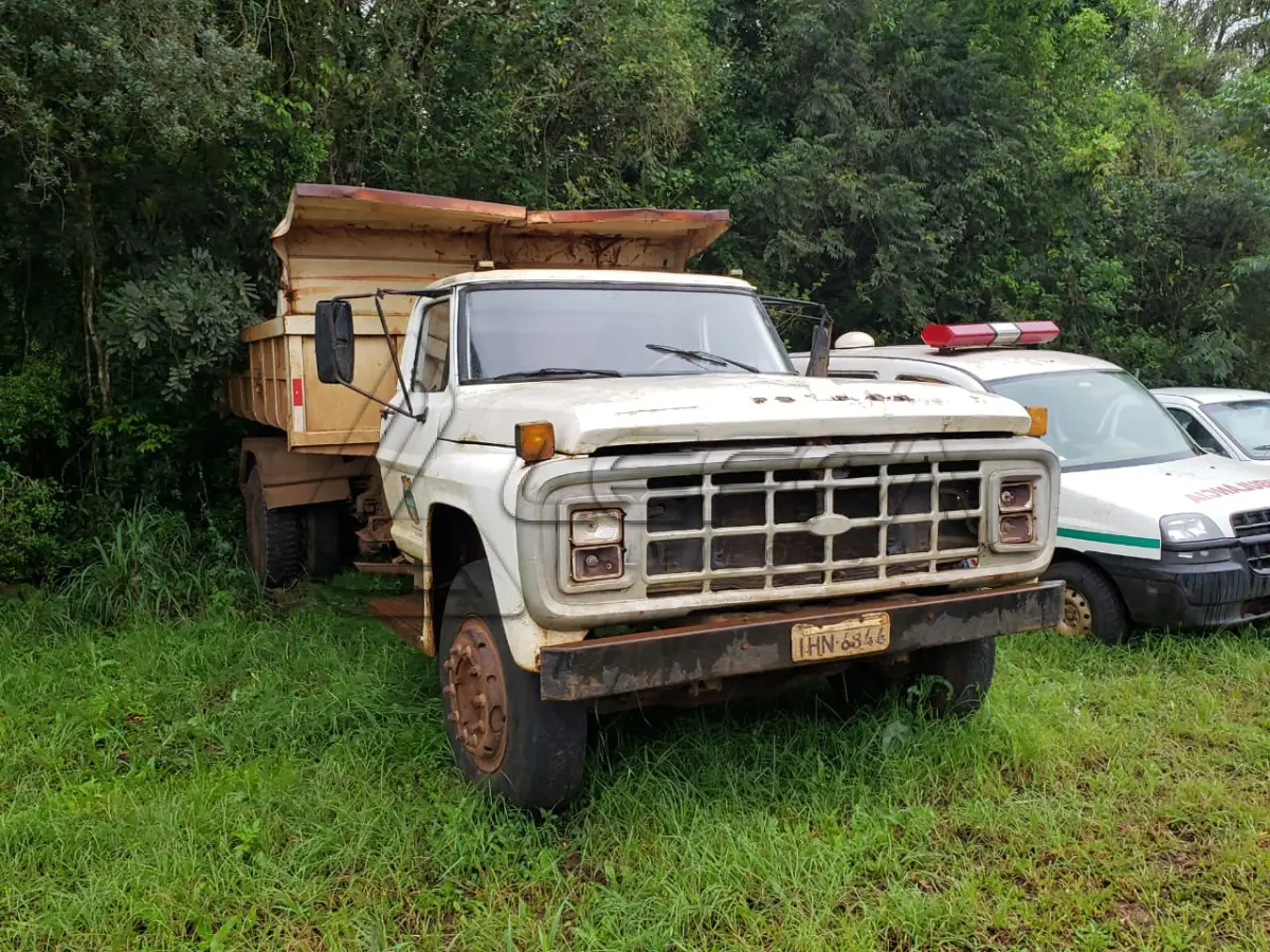 LOTE 002 - CAMINHÃO FORD F14000, placas IHN-6844, diesel, ano e modelo 1990, cor branca