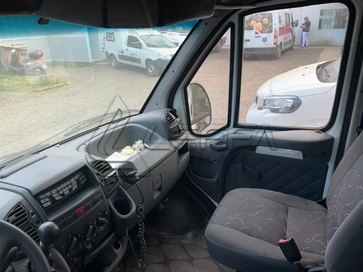 LOTE 001 - CAMINHONETE AMBULÂNCIA PEUGEOT BOXER RONTAN, ano 2012, modelo 2013, cor branca