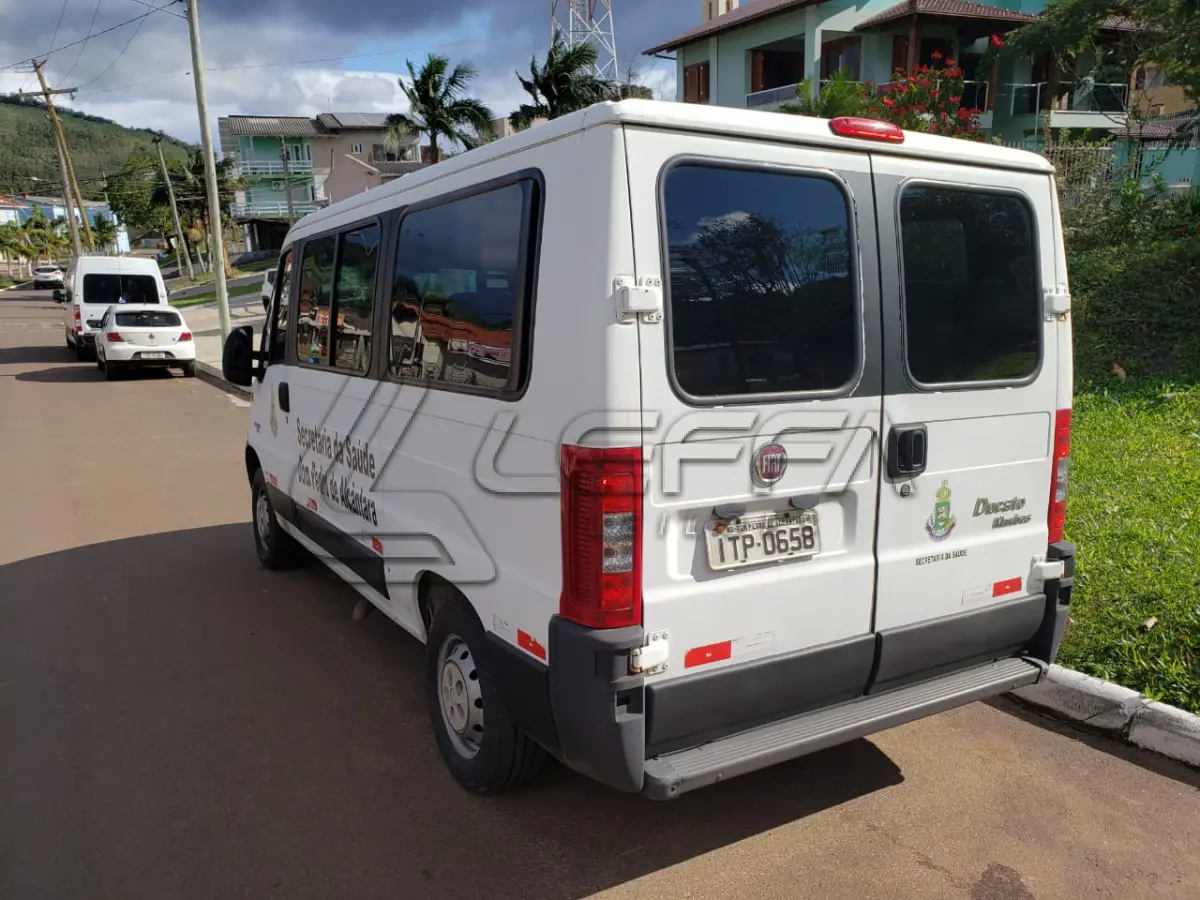 LOTE 003 - VEÍCULO FIAT/DUCATO MINIBUS, ano 2012 e modelo 2013