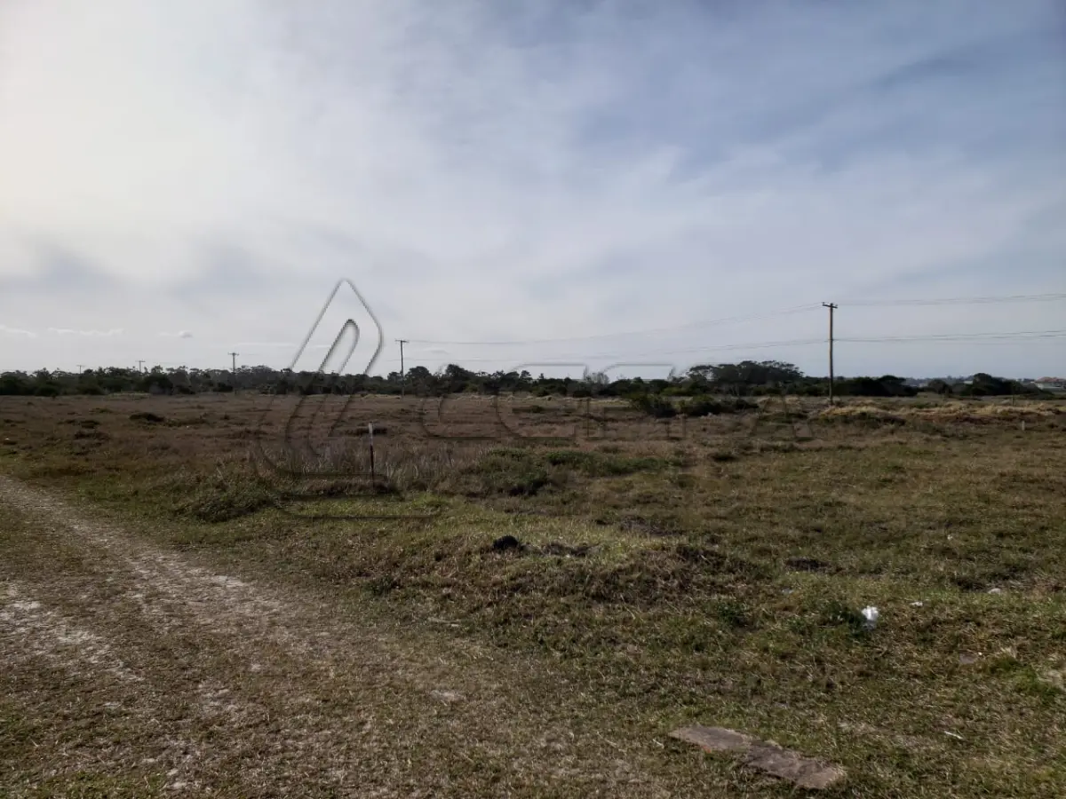 LOTE 002 - UM TERRENO URBANO, na Praia Riviera, lote 09 da quadra 05, em Torres/RS