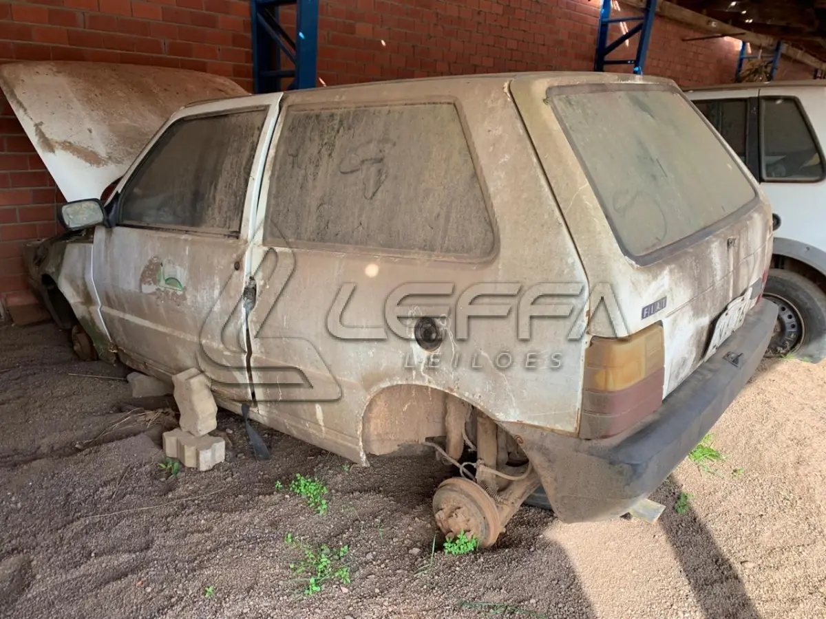 LOTE 005 - FIAT/UNO MILLE FIRE, placas ILN-6476, gasolina, ano 2003 e modelo 2003, cor branca
