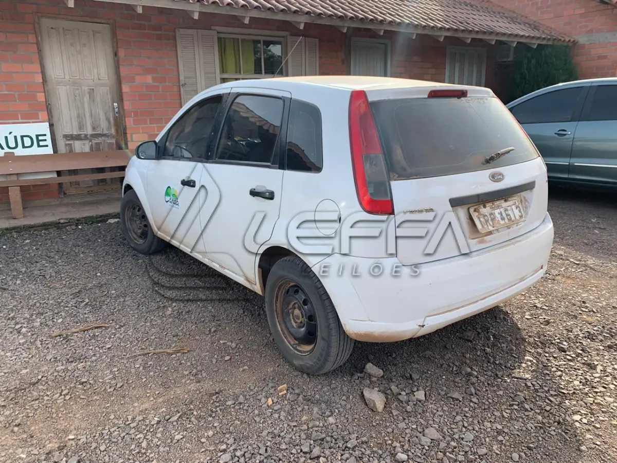 LOTE 008 - VEÍCULO FORD/FIESTA 1.6, placas IRP-4613, flex, ano e modelo 2011, cor branca