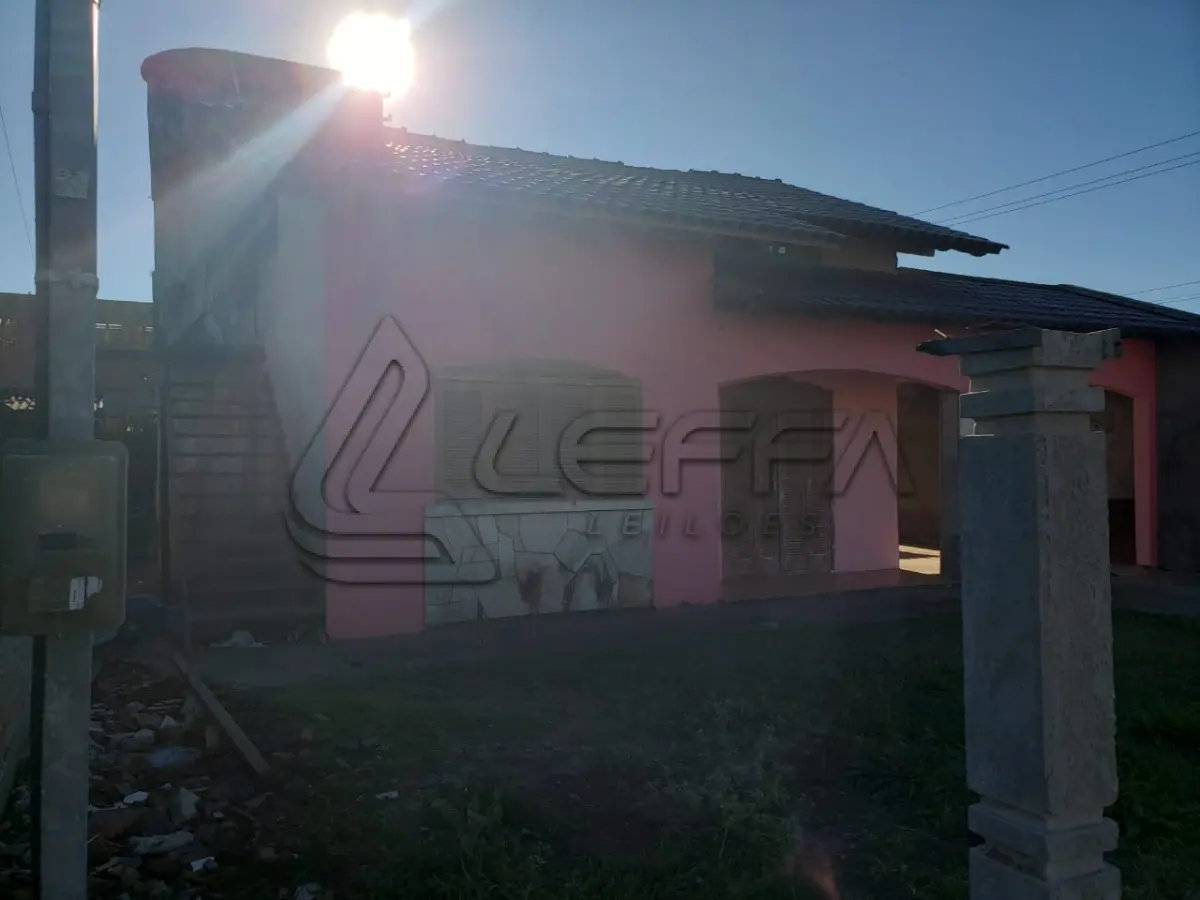 LOTE 001 - Casa de Alvenaria de dois Pavimentos, na rua Lourenço Mello, em Terra de Areia/RS