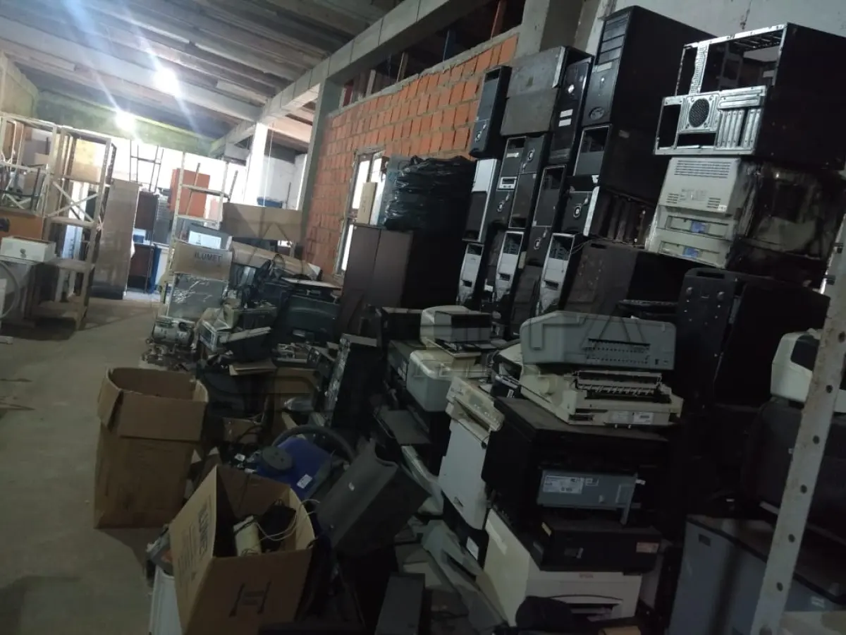 LOTE 013 - SUCATAS DE INFORMÁTICA