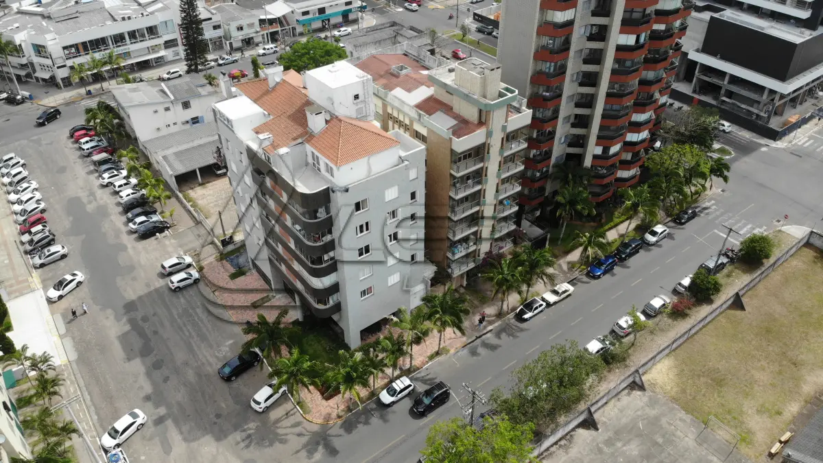 LOTE 001 - Apartamento 703 e Box 06, do Edifício Marichien no Centro de Torres/RS