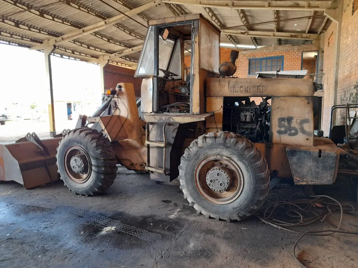 LOTE 017 - PÁ CARREGADEIRA MICHIGAN 55C, diesel Ano e Modelo 1989
