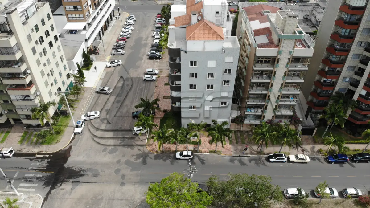 LOTE 001 - Apartamento 703 e Box 06, do Edifício Marichien no Centro de Torres/RS