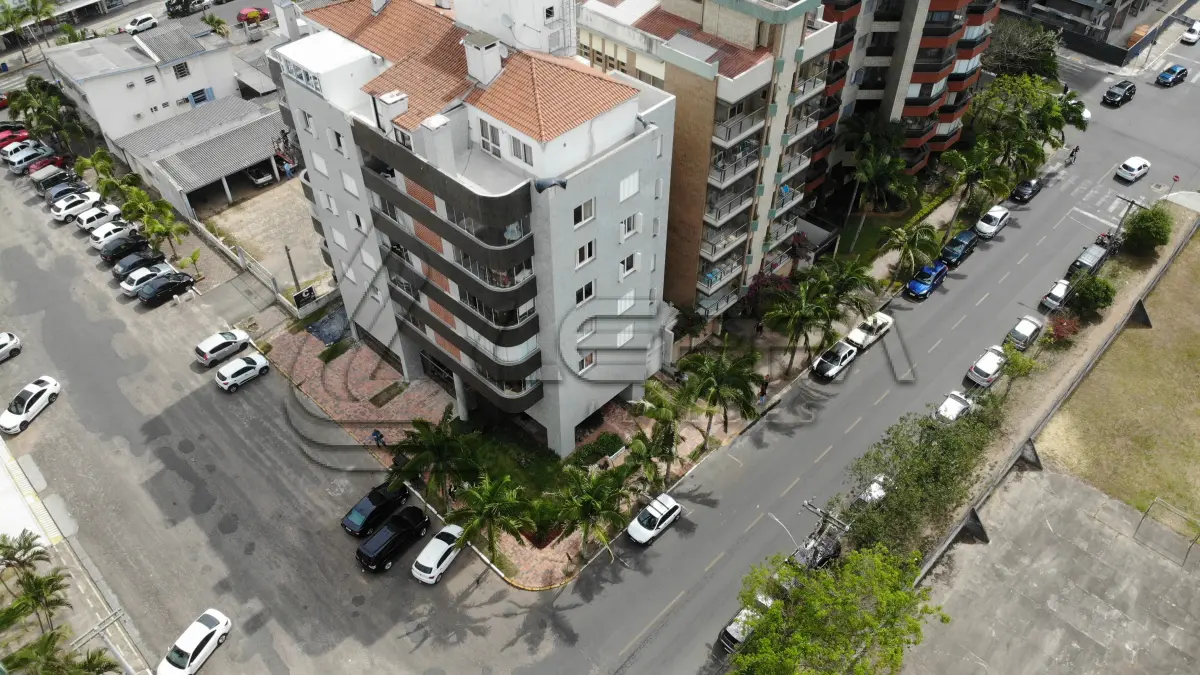 LOTE 001 - Apartamento 703 e Box 06, do Edifício Marichien no Centro de Torres/RS