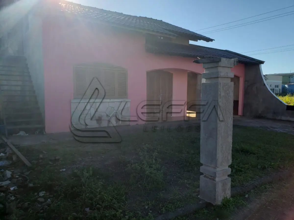 LOTE 001 - Casa de Alvenaria de dois Pavimentos, na rua Lourenço Mello, em Terra de Areia/RS