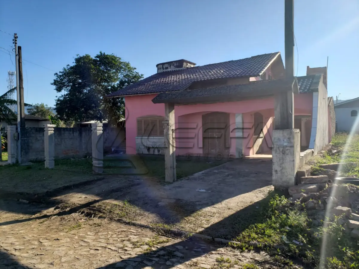 LOTE 001 - Casa de Alvenaria de dois Pavimentos, na rua Lourenço Mello, em Terra de Areia/RS