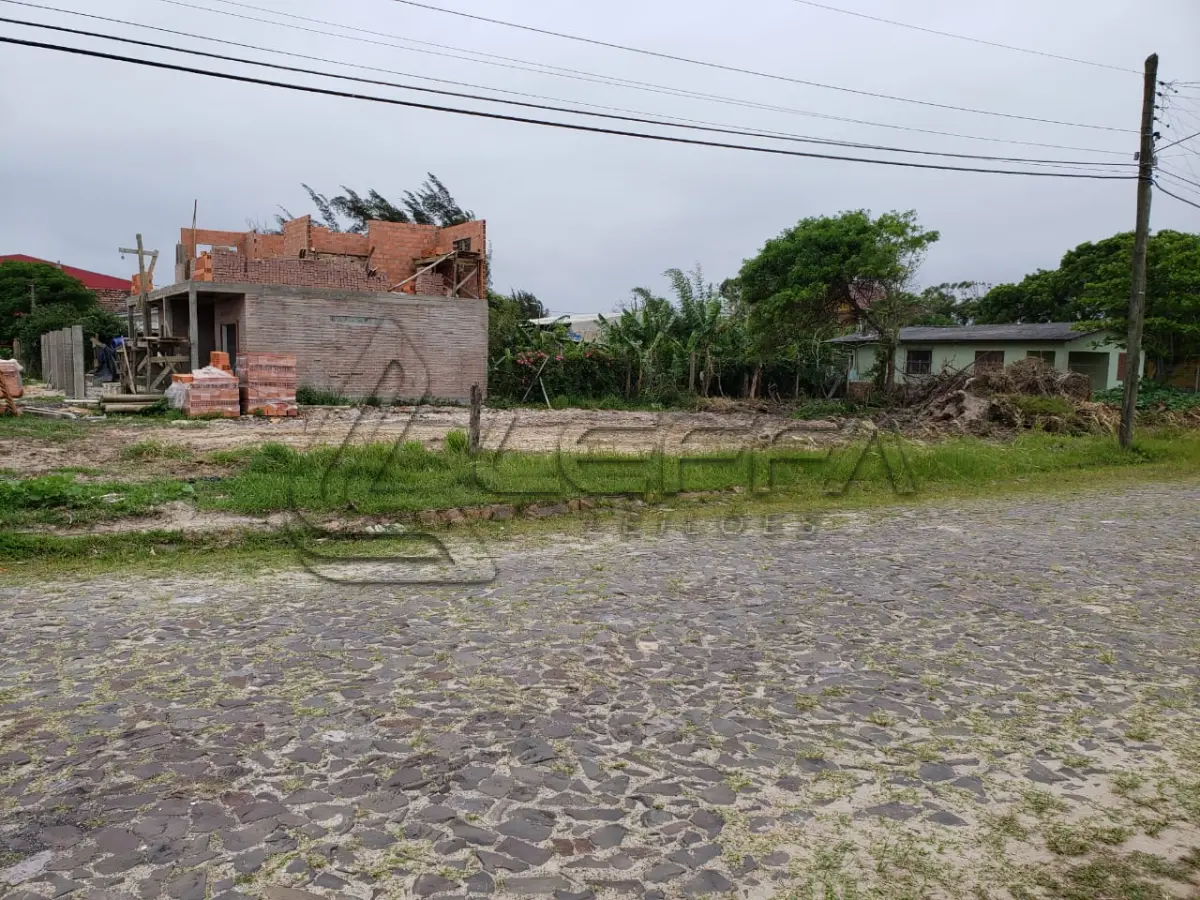 LOTE 001 - Terreno Urbano na Praia Bom Jesus, Lote 04 Quadra 10, em Arroio do Sal/RS