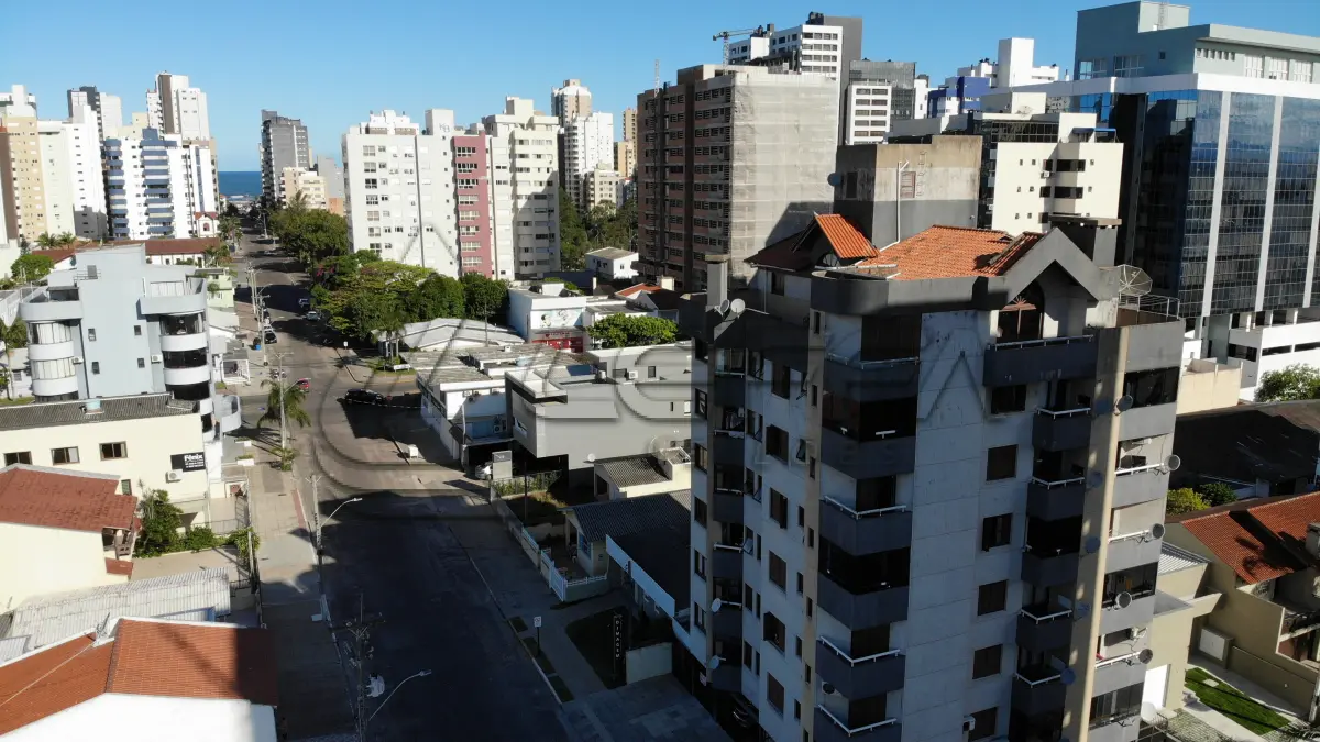 LOTE 002 - Apartamento 201 e Box 06, do Edifício Residencial Porto Seguro no Centro de Torres/RS