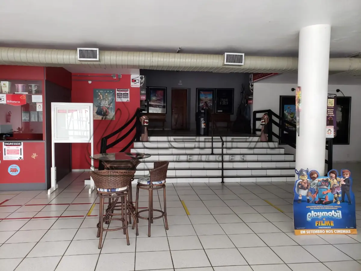 LOTE 003 - Loja nº 81 (Cinema) do Capão da Canoa Shopping, na avenida paraguassu, esquina com a Rua Andira, em Capão da Canoa/RS