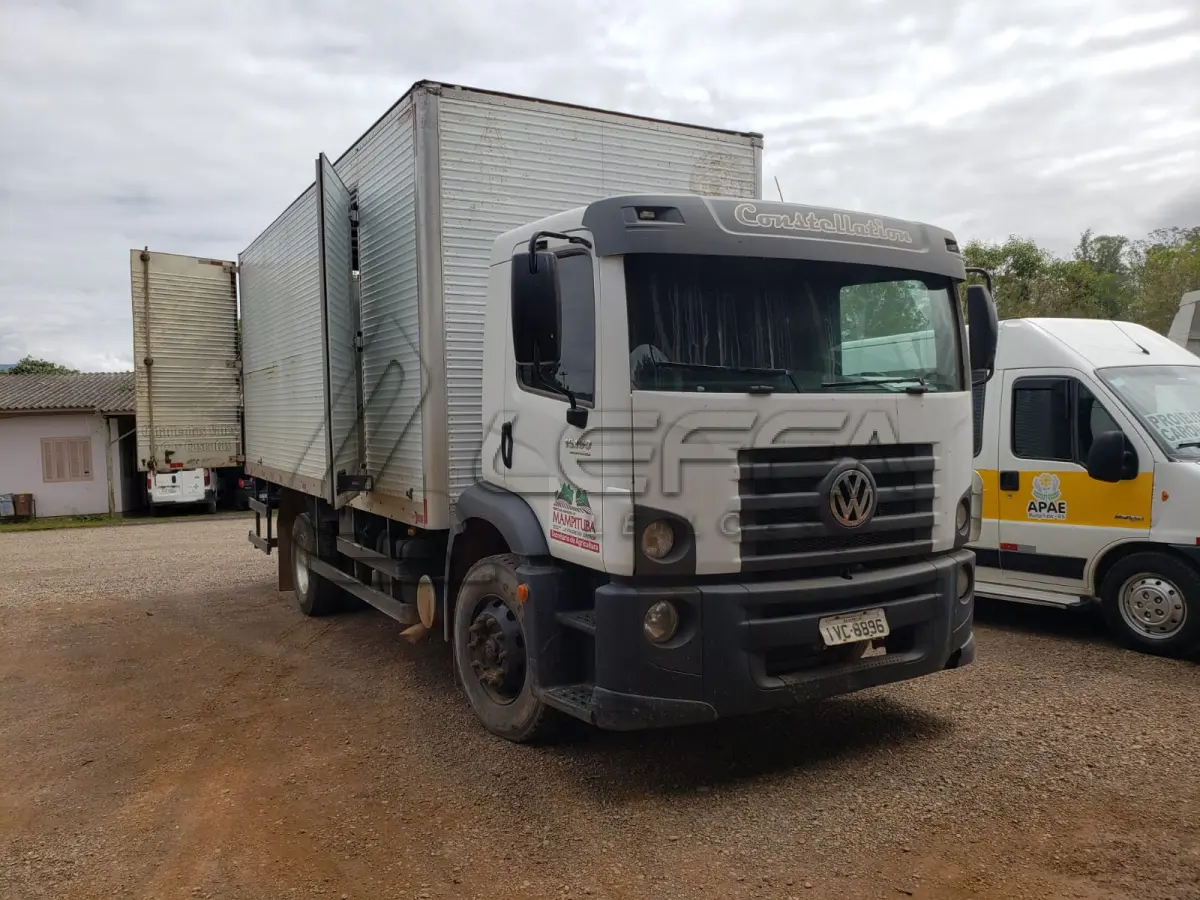 LOTE 005 - FURGÃO (BAÚ)
