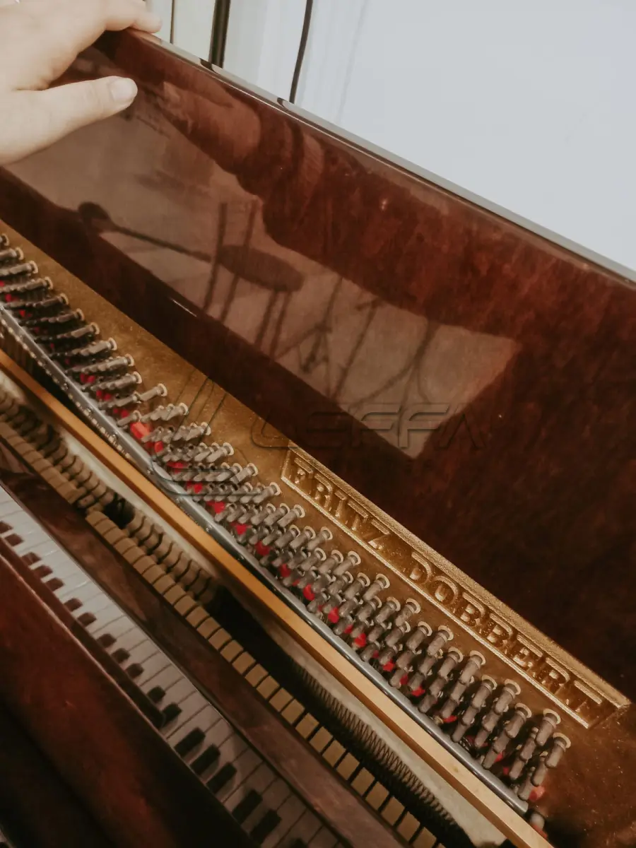 LOTE 001 - Piano Vertical Fritz Dobbert