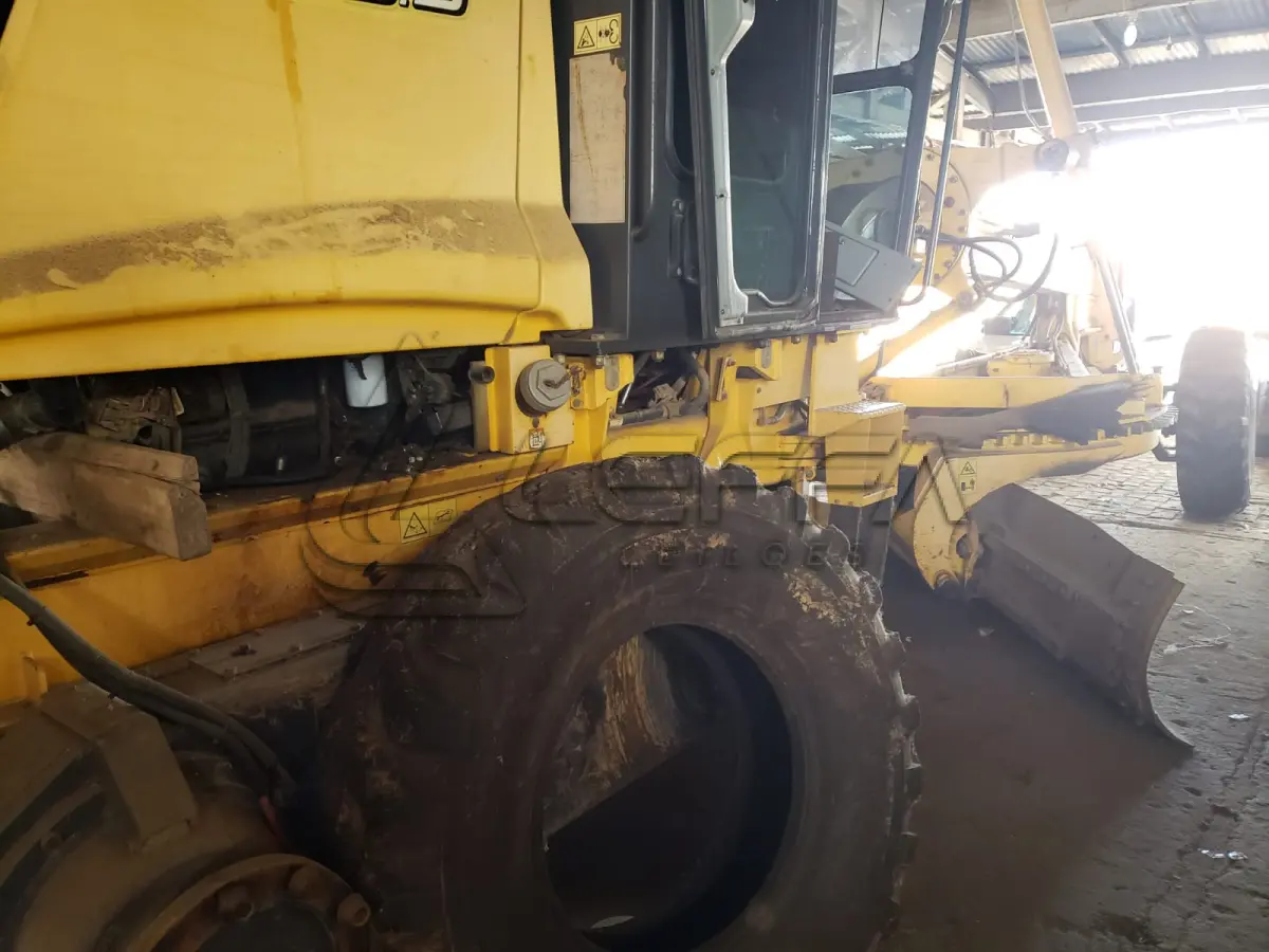 LOTE 008 - MOTONIVELADORA NEW HOLLAND, RG140B, diesel, ano e modelo 2009