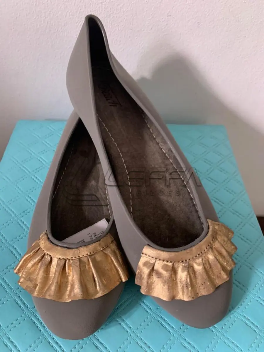 LOTE 001 - 200 PARES DE SAPATILHAS – DIVERSAS CORES, MODELOS E TAMANHOS