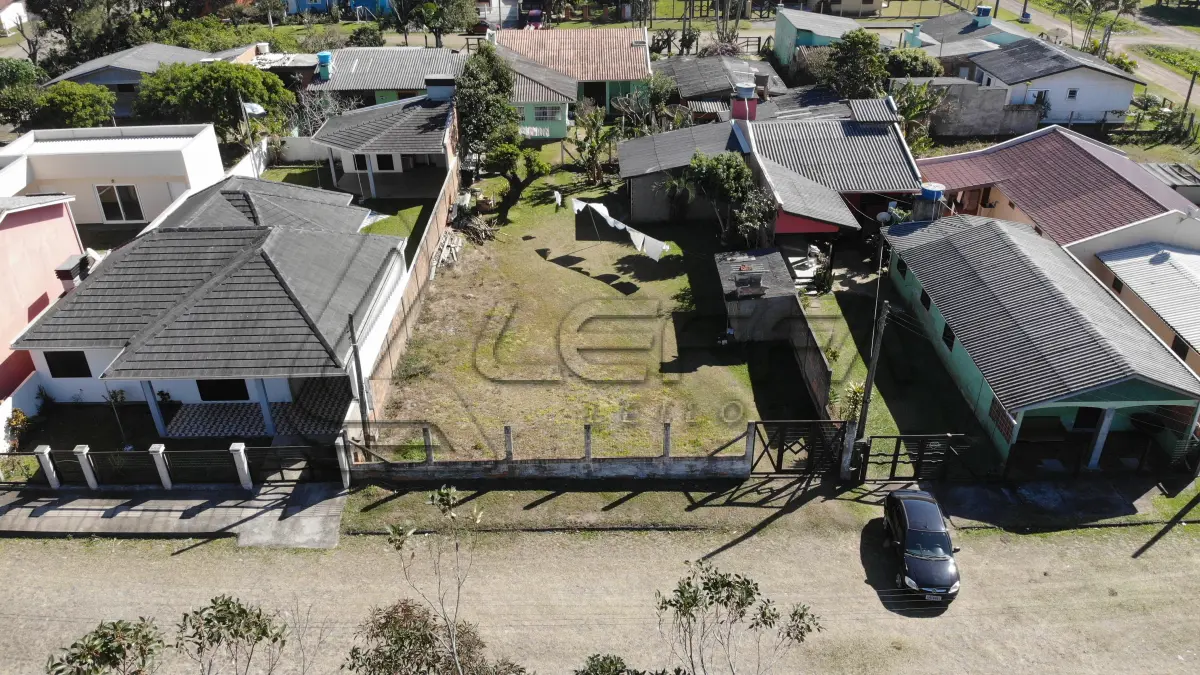 LOTE 001 - Terreno Urbano com benfeitorias, Lote 03 Quadra 27, na Praia da Figueirinha, em Arroio do Sal/RS