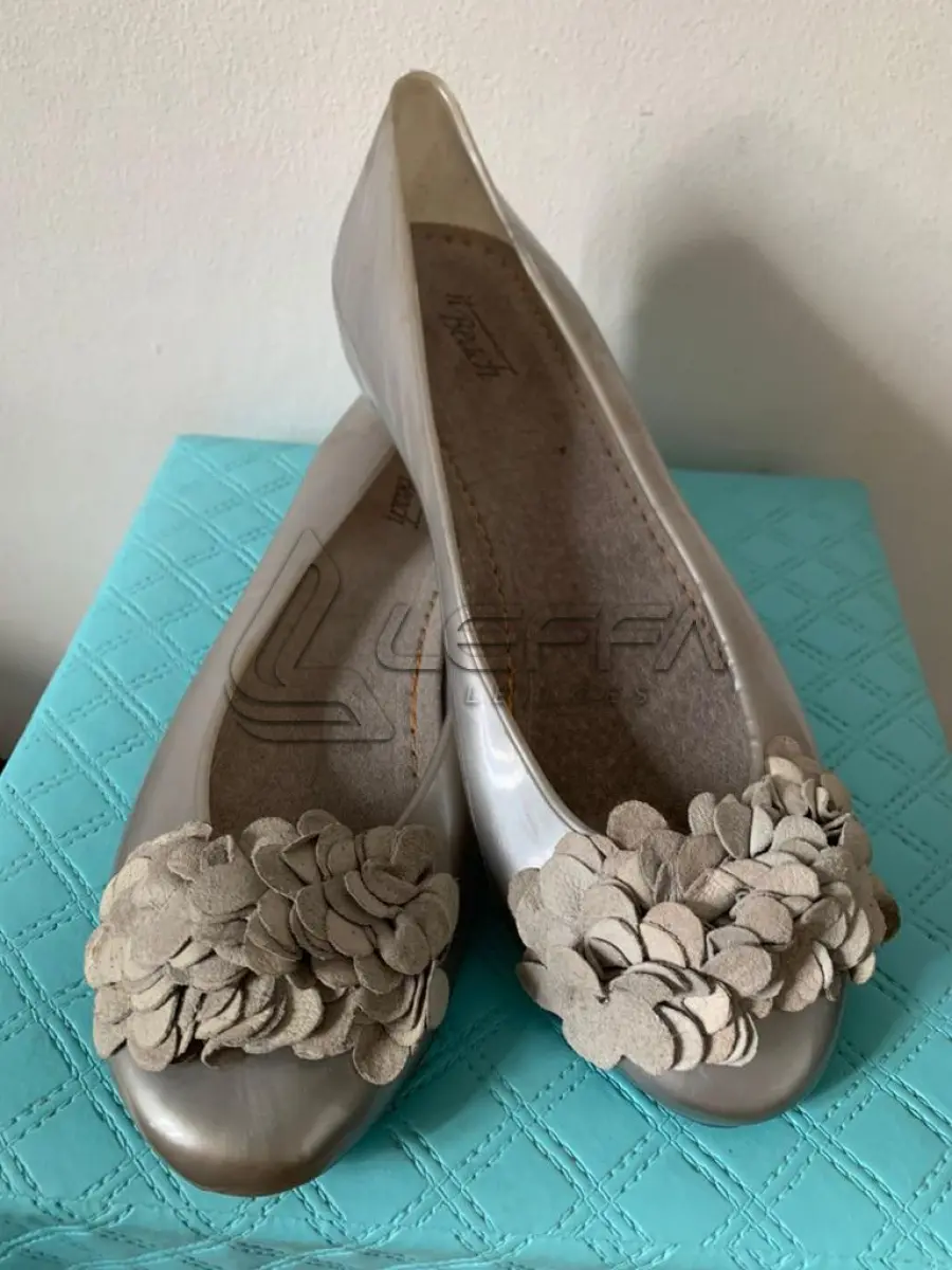 LOTE 001 - 200 PARES DE SAPATILHAS – DIVERSAS CORES, MODELOS E TAMANHOS