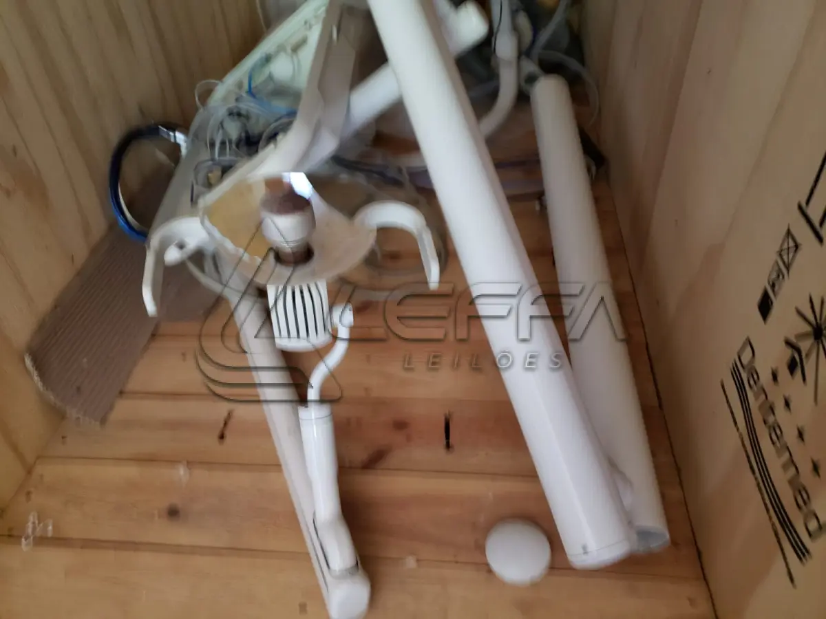 LOTE 010 - Cadeira Odontológica