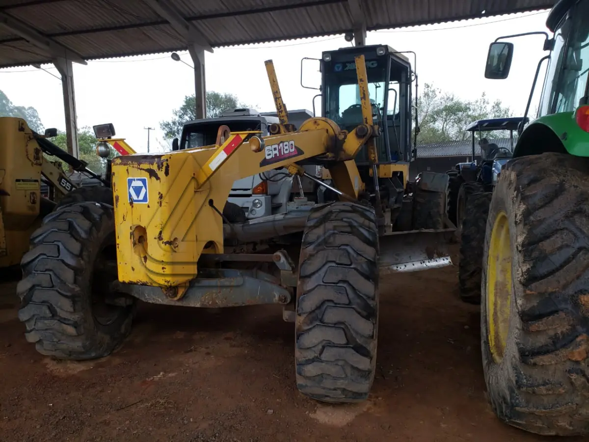 LOTE 003 - MOTO NIVELADORA XCMG, GR 180, motor Grader, diesel,  ano 2010 e modelo 2011