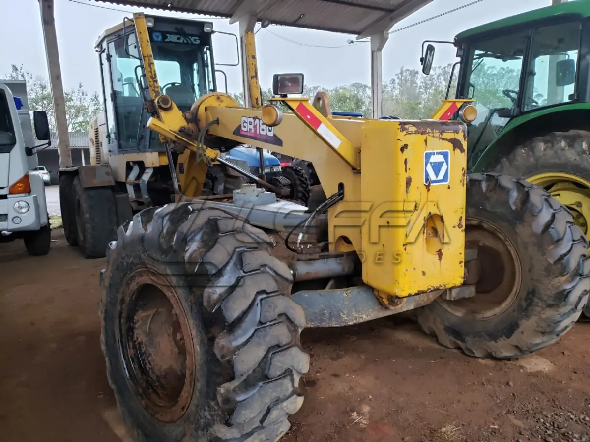 LOTE 003 - MOTO NIVELADORA XCMG, GR 180, motor Grader, diesel,  ano 2010 e modelo 2011