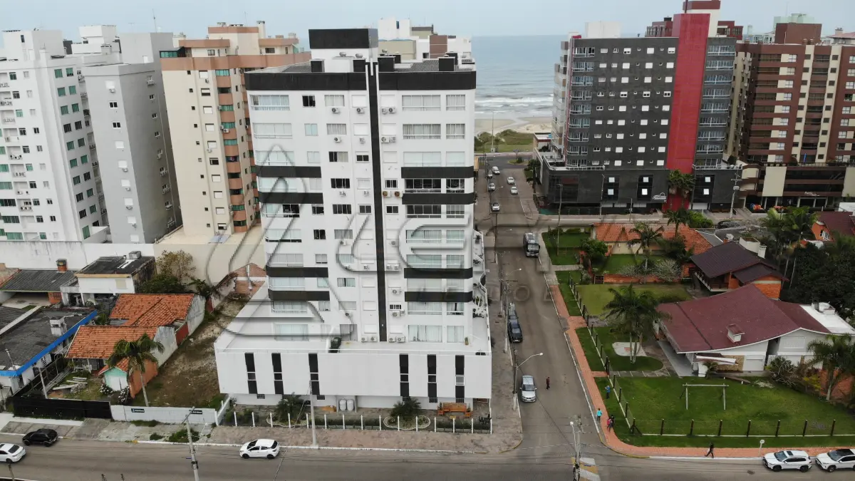 LOTE 001 - Apartamento e dois box de garagem, no Edifício Ilha dos Açores, em Capão da Canoa/RS