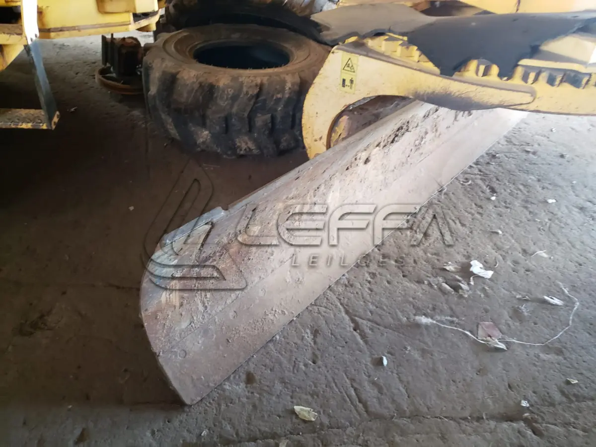 LOTE 008 - MOTONIVELADORA NEW HOLLAND, RG140B, diesel, ano e modelo 2009