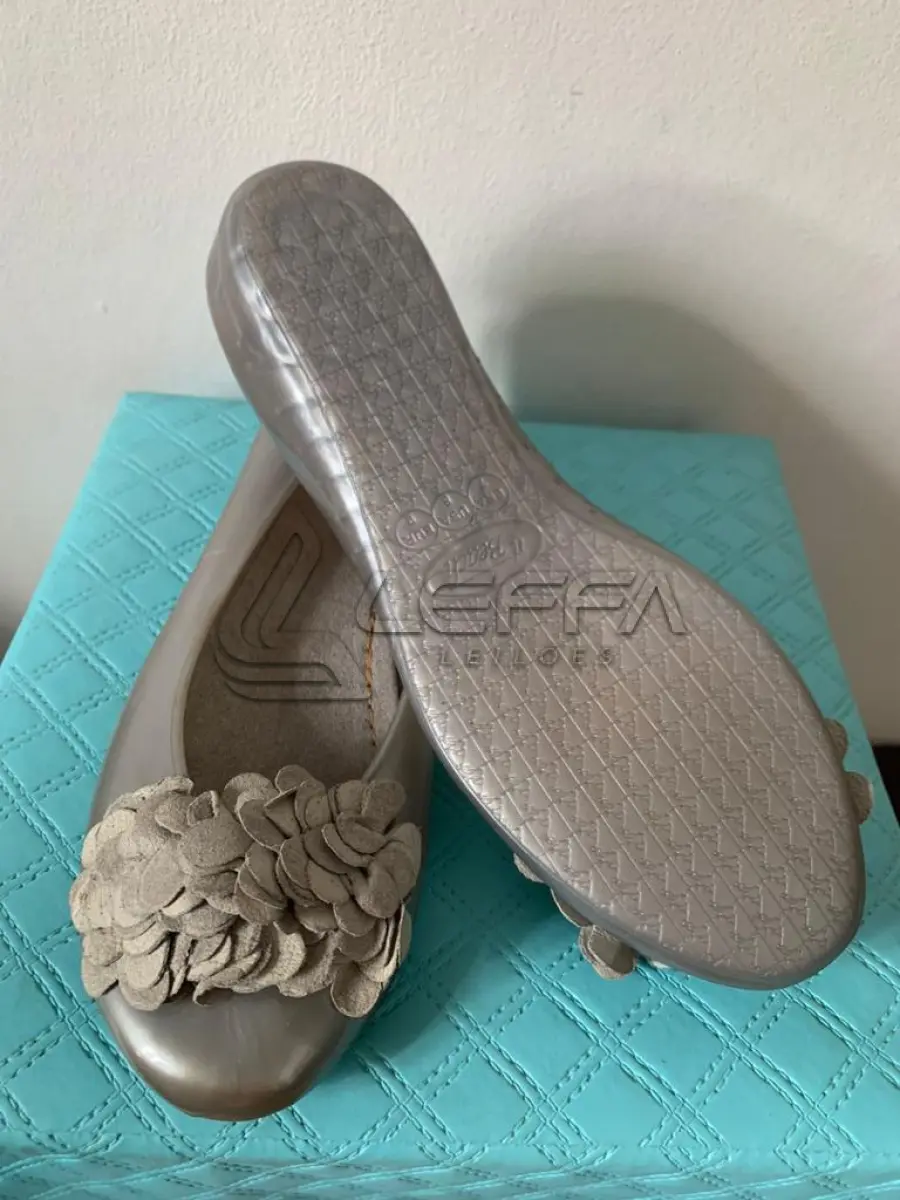 LOTE 001 - 200 PARES DE SAPATILHAS – DIVERSAS CORES, MODELOS E TAMANHOS