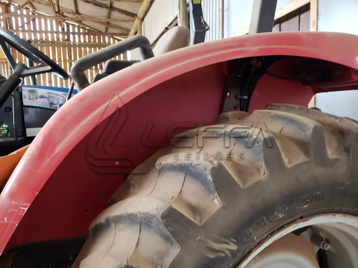 LOTE 003 - Trator Agrale 5075, diesel, ano e modelo 2015, não está funcionando