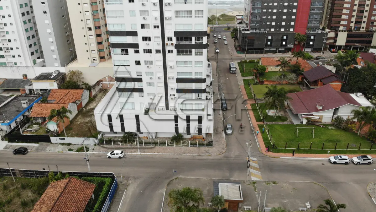 LOTE 001 - Apartamento e dois box de garagem, no Edifício Ilha dos Açores, em Capão da Canoa/RS