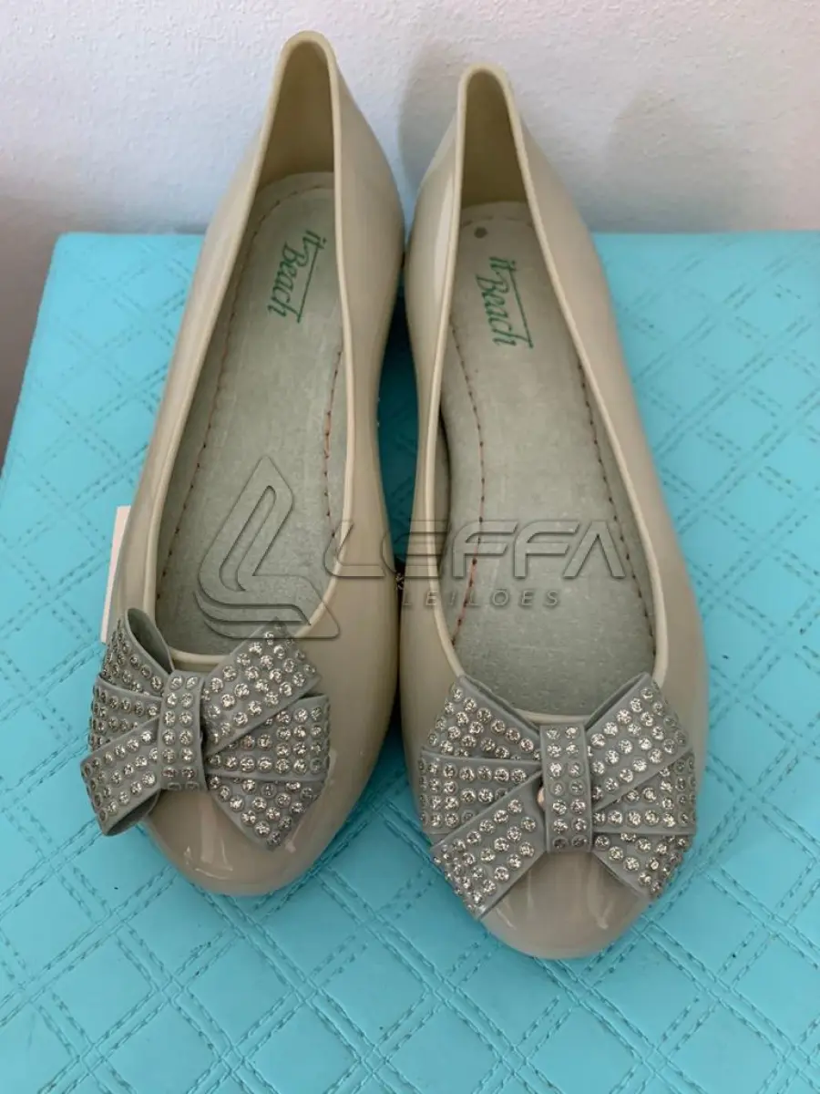 LOTE 001 - 200 PARES DE SAPATILHAS – DIVERSAS CORES, MODELOS E TAMANHOS