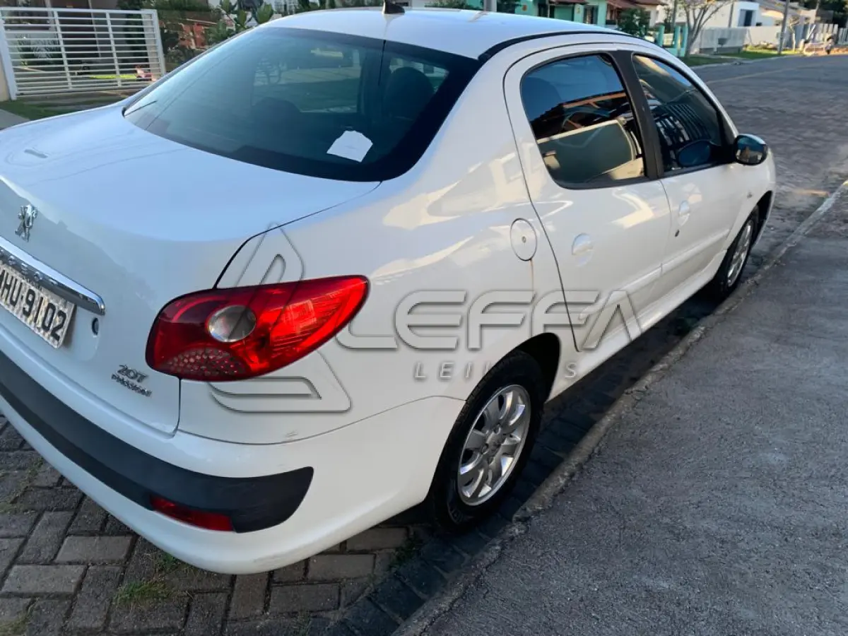 LOTE 001 - Veículo Peugeot/207 passion XR S, Branco, 5P/82CV, Gasolina