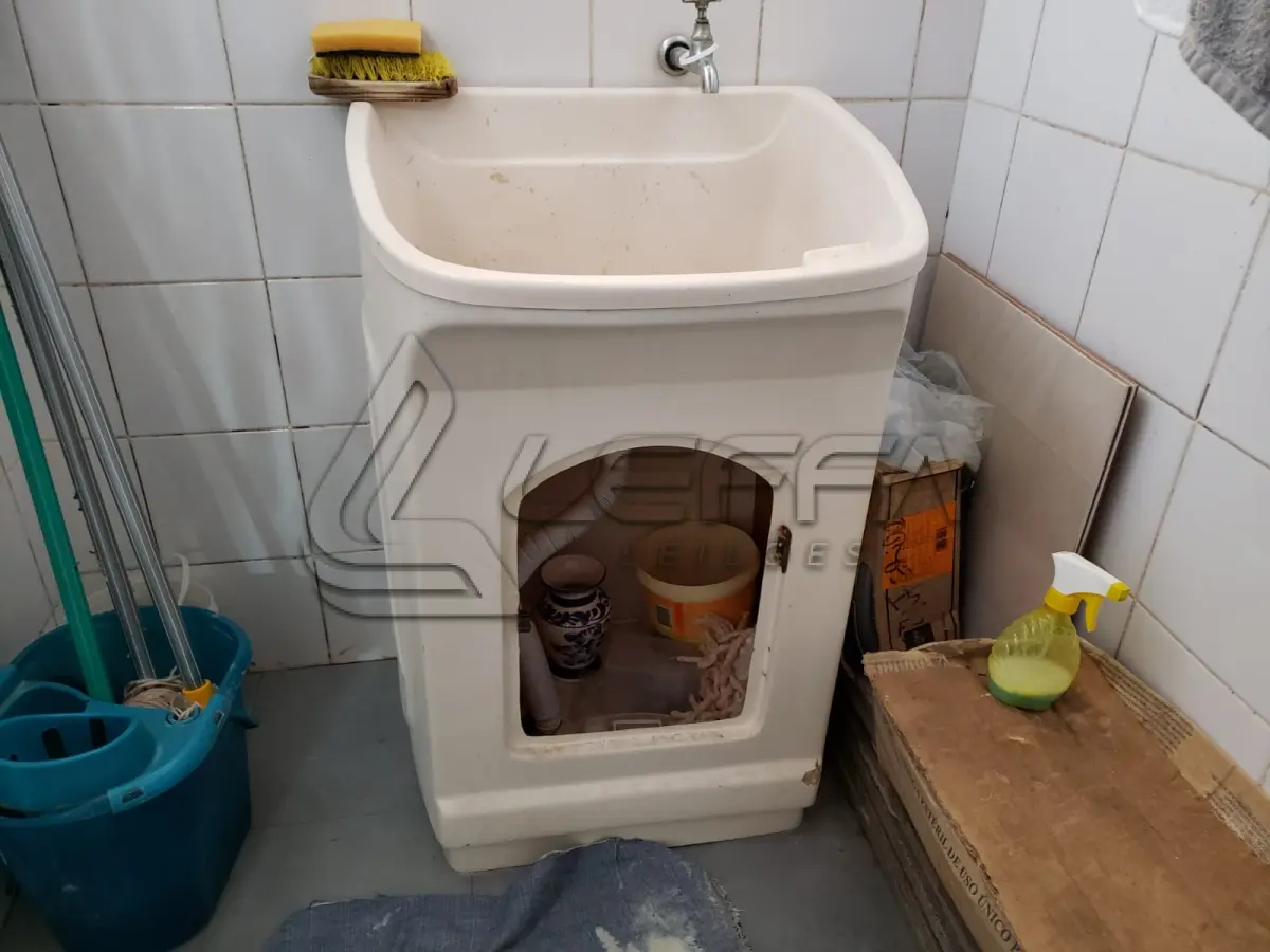LOTE 009 - Eletrônicos e Eletrodomésticos - Geladeiras, TVs, ventiladores, tanque, entre outros