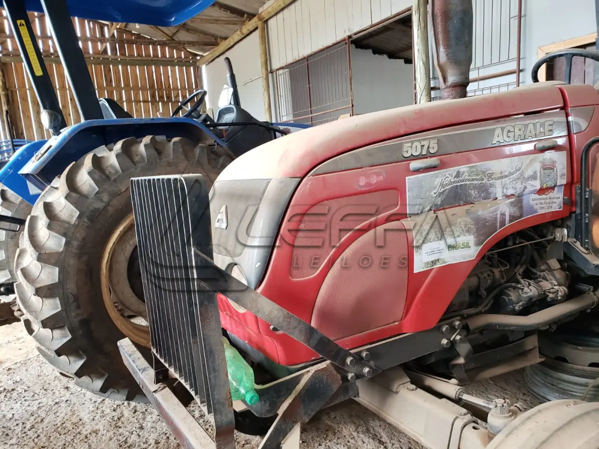 LOTE 003 - Trator Agrale 5075, diesel, ano e modelo 2015, não está funcionando