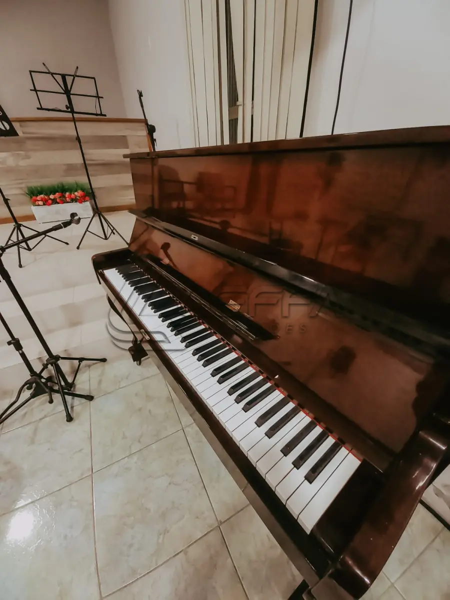 LOTE 001 - Piano Vertical Fritz Dobbert