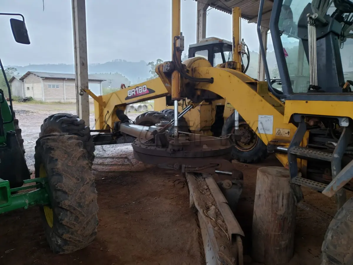 LOTE 003 - MOTO NIVELADORA XCMG, GR 180, motor Grader, diesel,  ano 2010 e modelo 2011