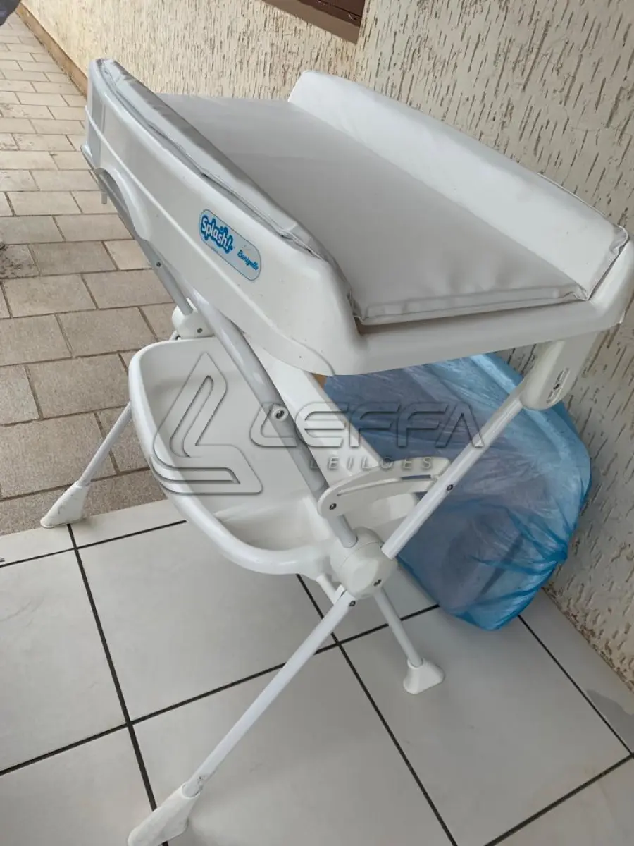 LOTE 001 - Banheira de bebê marca splash