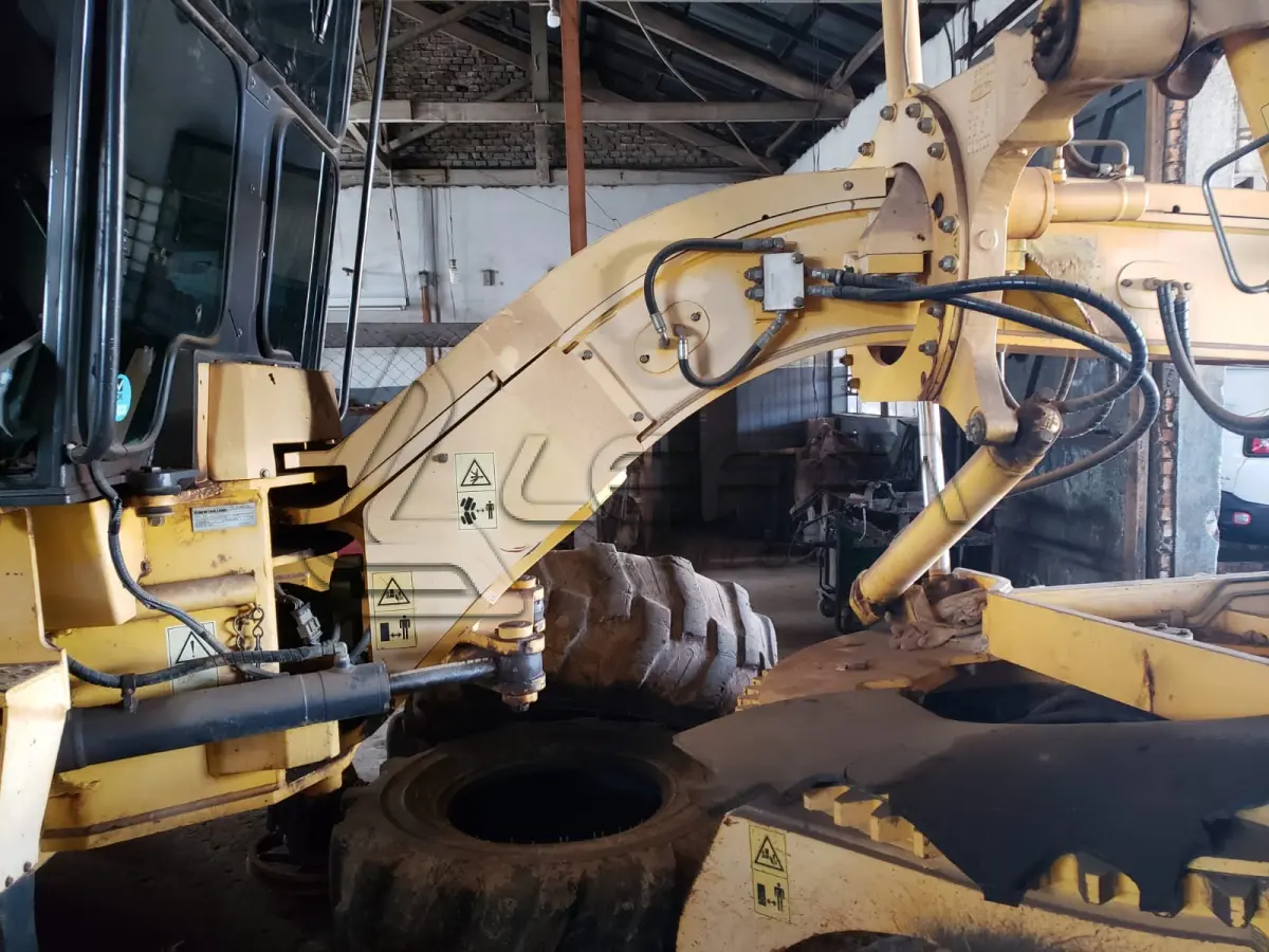 LOTE 008 - MOTONIVELADORA NEW HOLLAND, RG140B, diesel, ano e modelo 2009