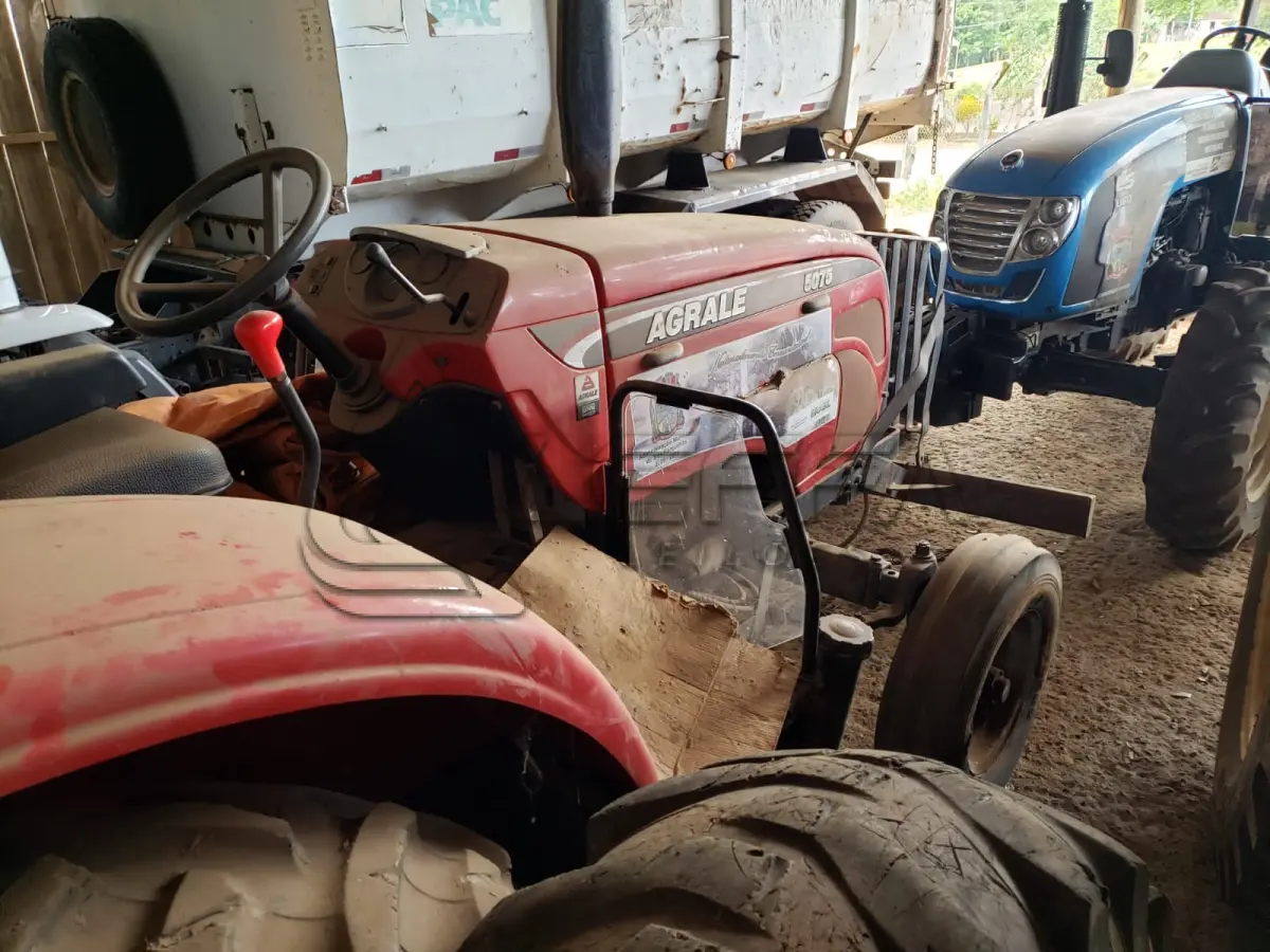 LOTE 003 - Trator Agrale 5075, diesel, ano e modelo 2015, não está funcionando