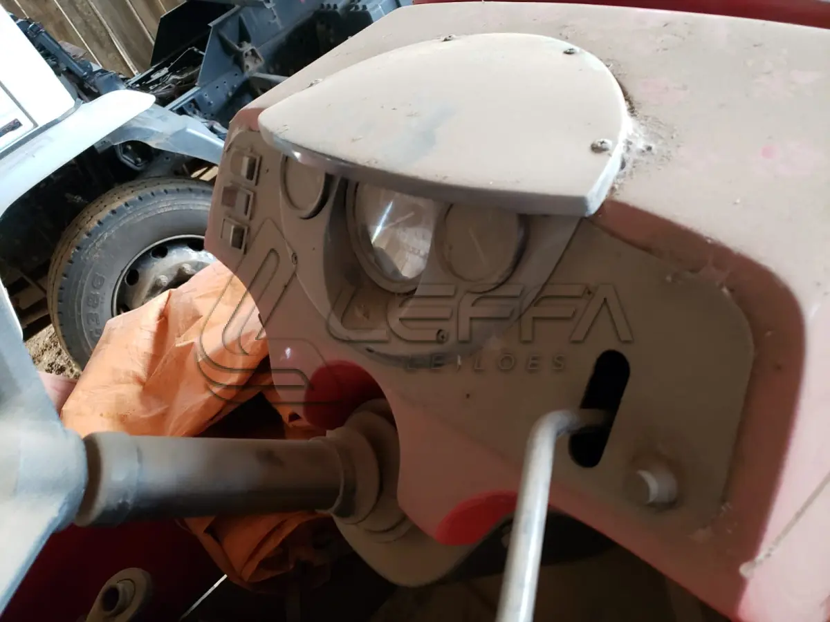 LOTE 003 - Trator Agrale 5075, diesel, ano e modelo 2015, não está funcionando