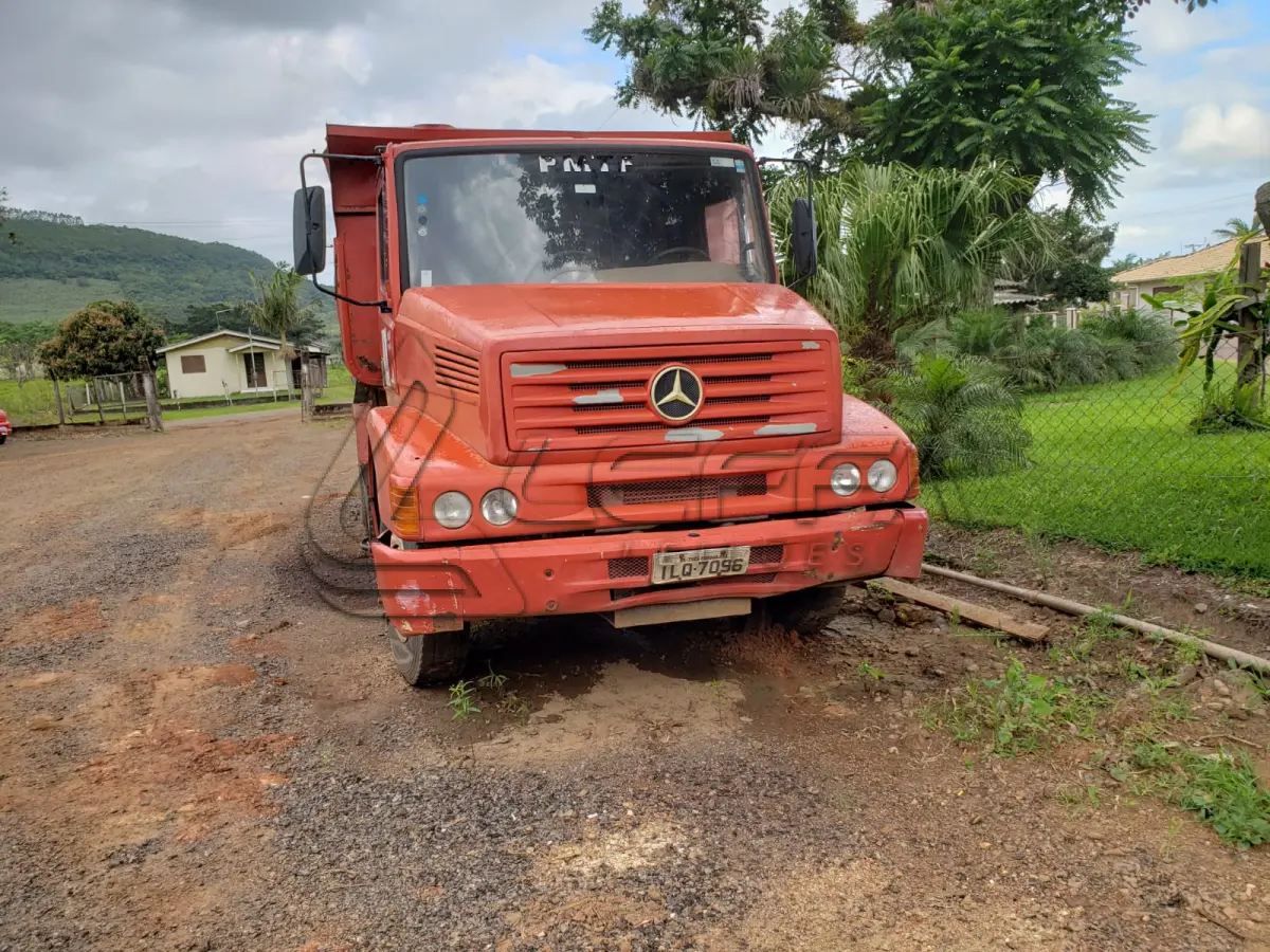 LOTE 002 - Caminhão Basculante, Mercedes Benz 1620, diesel, placas ILQ 7096, ano e modelo 2003, não está funcionando