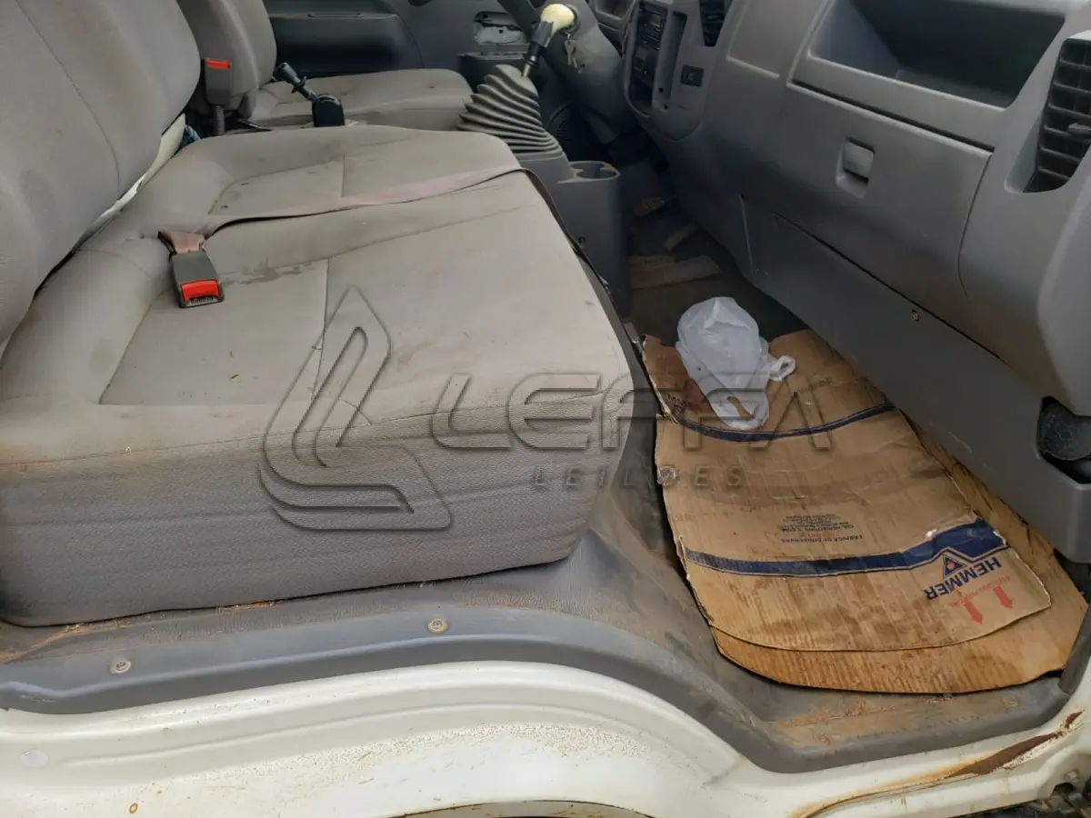 LOTE 006 - CAMINHÃO FOTON AUMARK 1009T, a diesel, ano e modelo 2015
