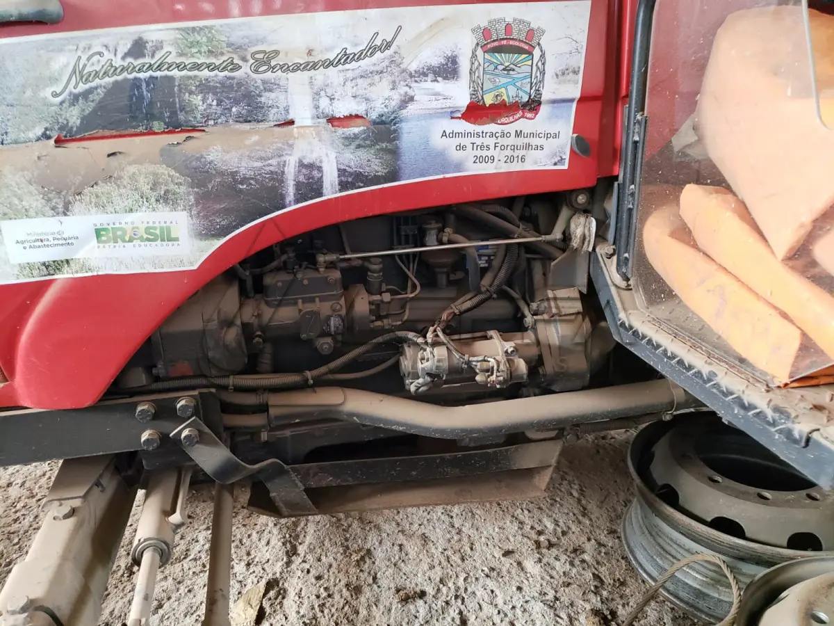 LOTE 003 - Trator Agrale 5075, diesel, ano e modelo 2015, não está funcionando
