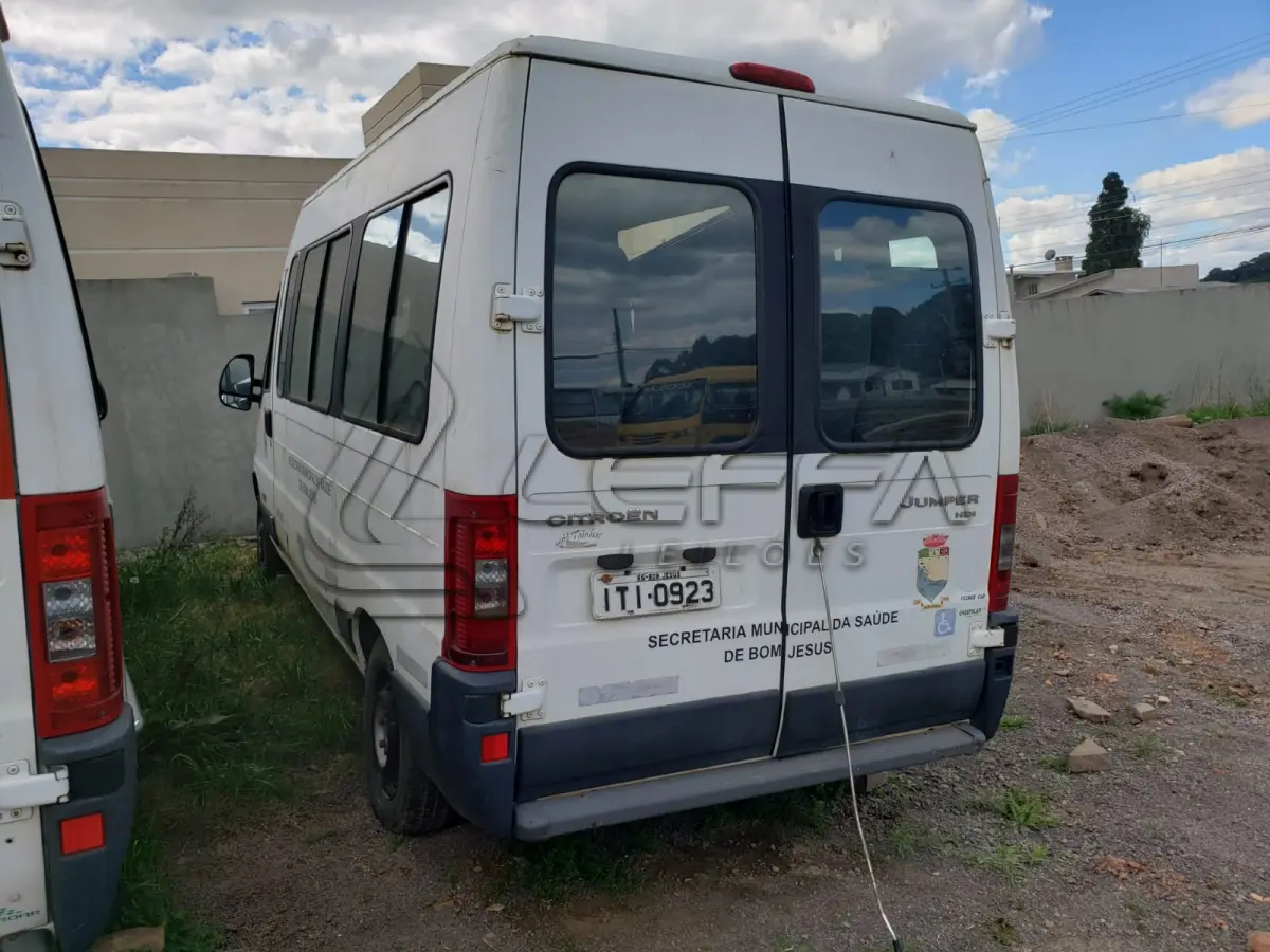 LOTE 006 - MICROONIBUS CITROEN/JUMPER, GREENCAR ES, PLACAS ITI-0923,  diesel, branca, ano 2012, modelo 2013