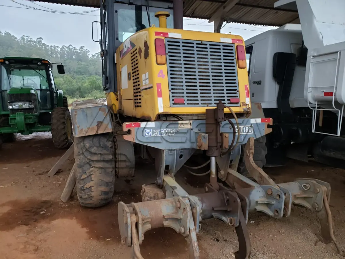 LOTE 003 - MOTO NIVELADORA XCMG, GR 180, motor Grader, diesel,  ano 2010 e modelo 2011